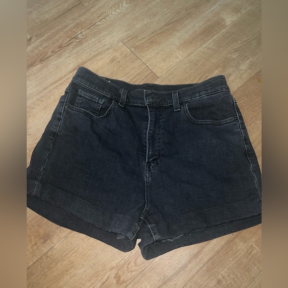 Black Levi shorts - Picture 2 of 3